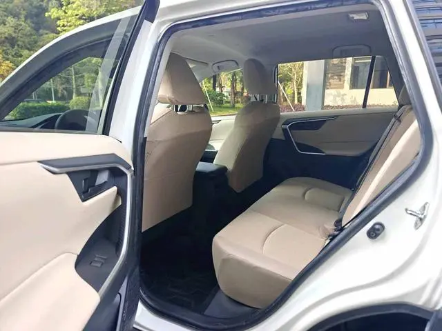 TOYOTA RAV4 Rongfang 2.0L CVT two-wheel drive fashion version