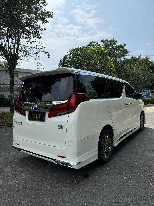 TOYOTA Elfa Dual engine 2.5L Premium Edition