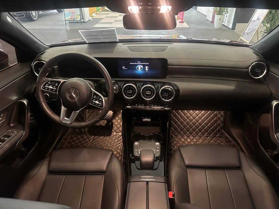 Mercedes-Benz Mercedes-Benz A-class Facelift A 180 L sports sedan