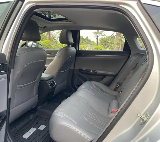 Geely Galaxy Galaxy L6 1.5 EM-i DHT 140KM Starship Version
