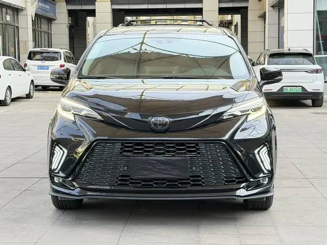 TOYOTA Saina 2.5L Hybrid Deluxe Edition