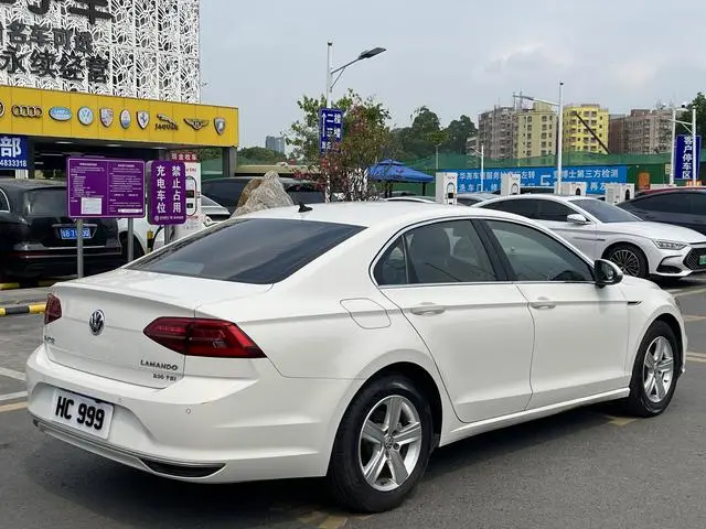 Volkswagen Lingdu 230TSI DSG Fashion Edition Country VI