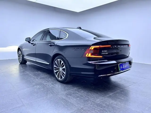 Volvo Volvo S90 PHEV T8 four-wheel drive long battery life Zhiyi Deluxe Edition