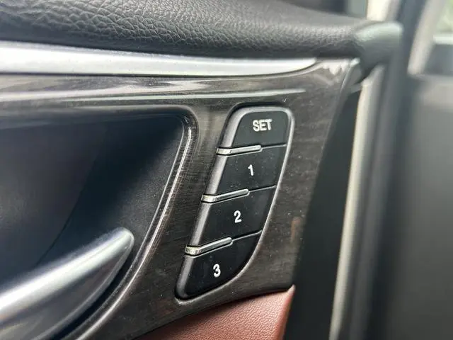 GAC Trumpchi GS8 320T two-wheel drive premium edition 7 seats