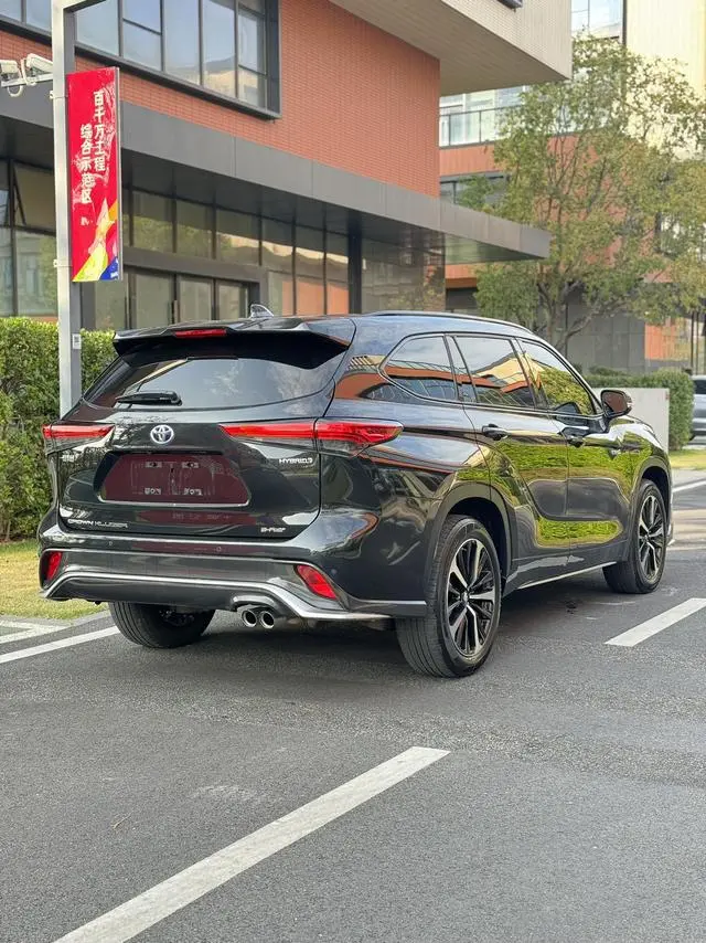 TOYOTA Crown Lufang 2.5L HEV four-wheel drive Premium Edition