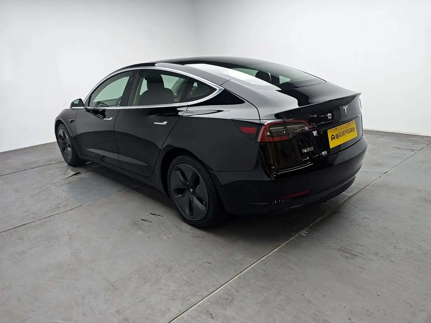 Tesla Model 3 Upgraded version of standard battery life rear drive