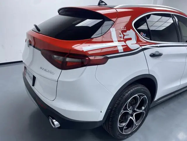 Alfa Romeo Stelvio 2.0T 280HP Deluxe Edition