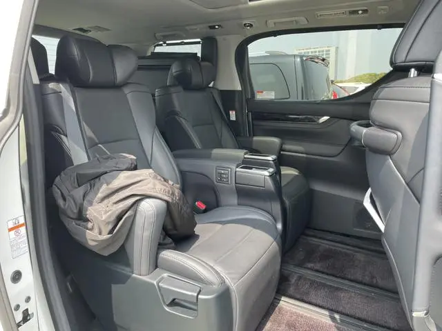 TOYOTA Wilfa Dual engine 2.5L HV Deluxe Edition
