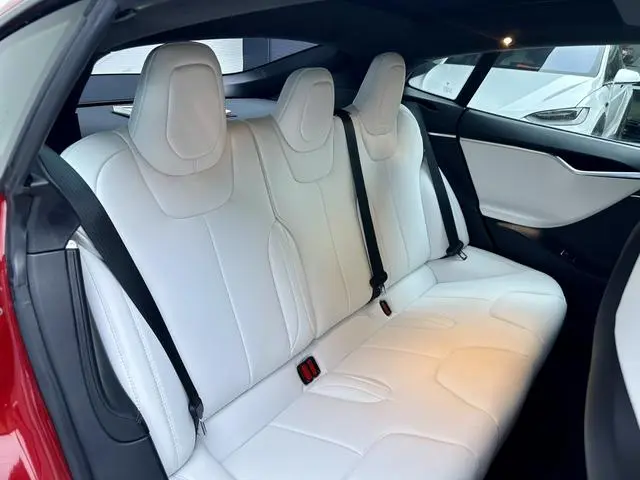 Tesla Model S P90D