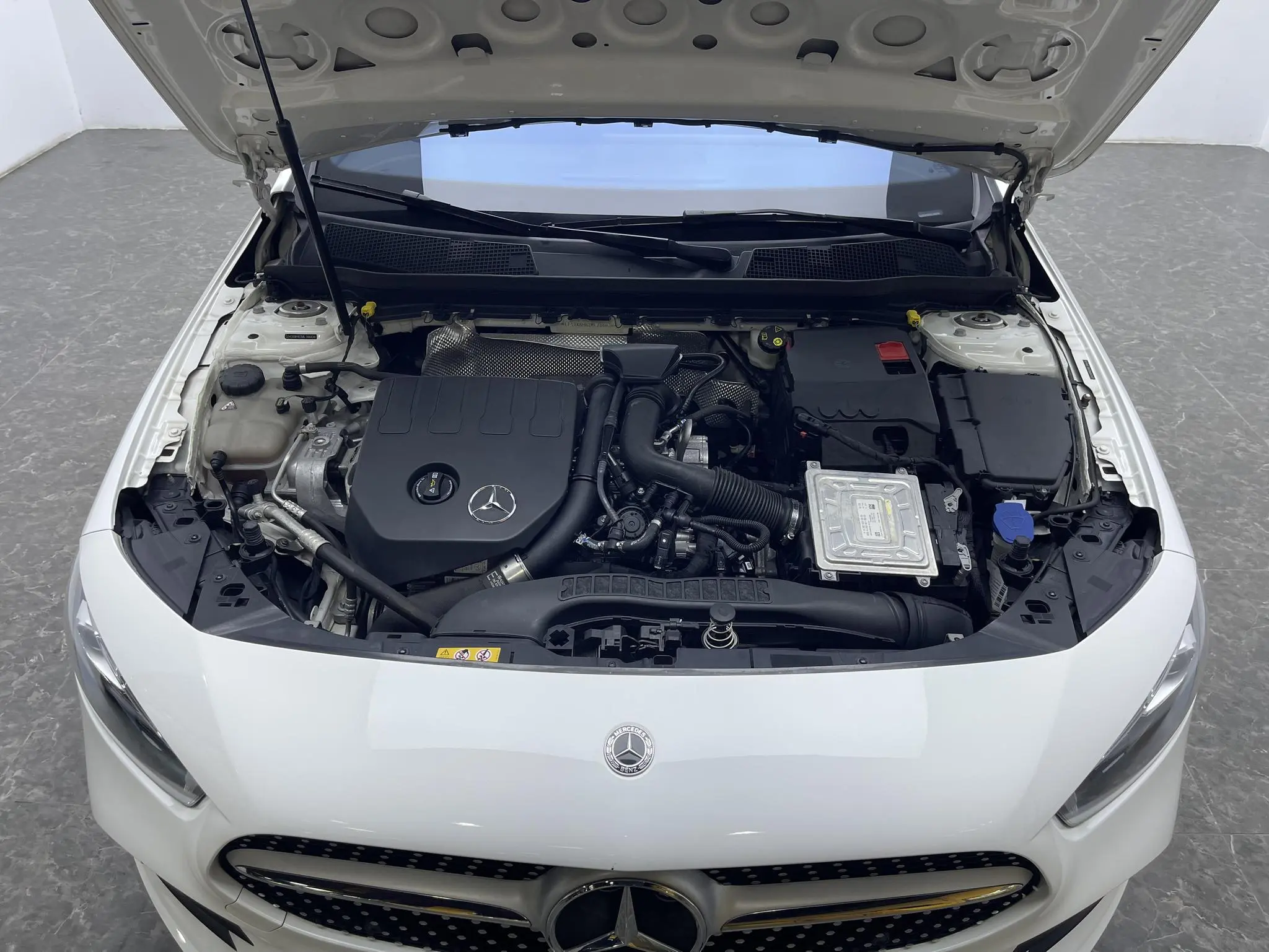 Mercedes-Benz Mercedes-Benz A-class A 200 L sports sedan fashion Version