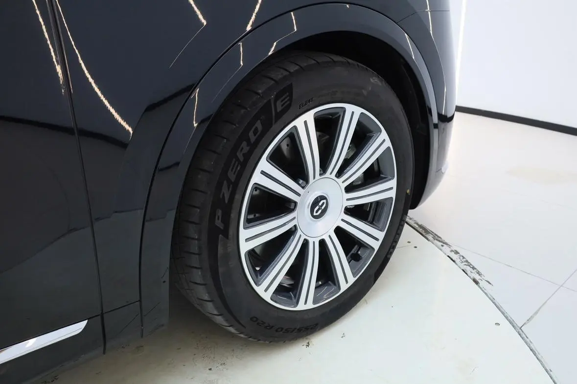 AITO Ask the world M8 Extended range Max five-seater version