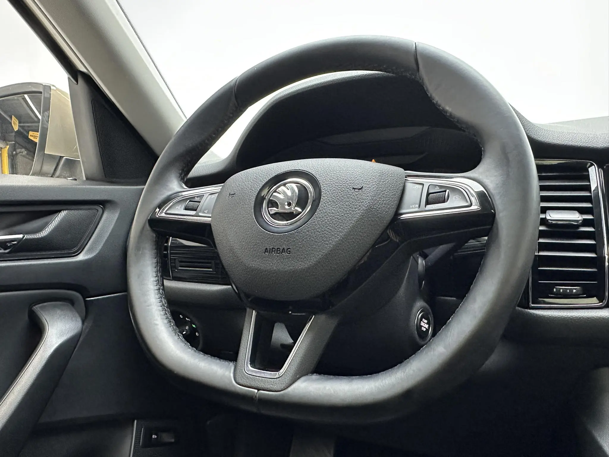 Skoda Kodiak Facelifted ZI330 7-seater two-wheel drive luxury premium edition Country VI