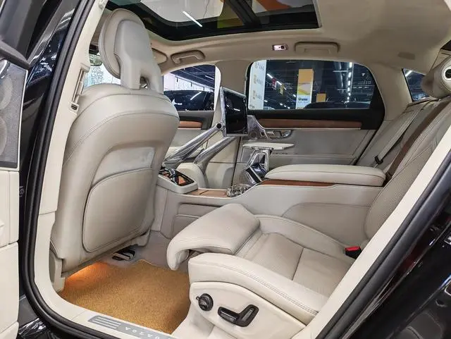 Volvo Volvo S90 PHEV T8 E-drive hybrid Honor Edition 3-seater Country VI