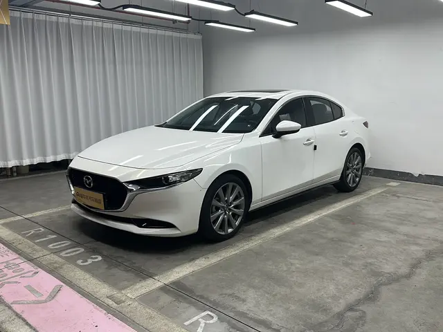 Mazda Mazda 3 Angkesaila 2.0L automatic quality dazzling version