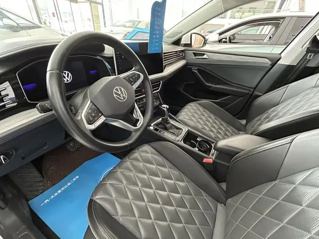Volkswagen Sagitar 200TSI DSG Flying Edition