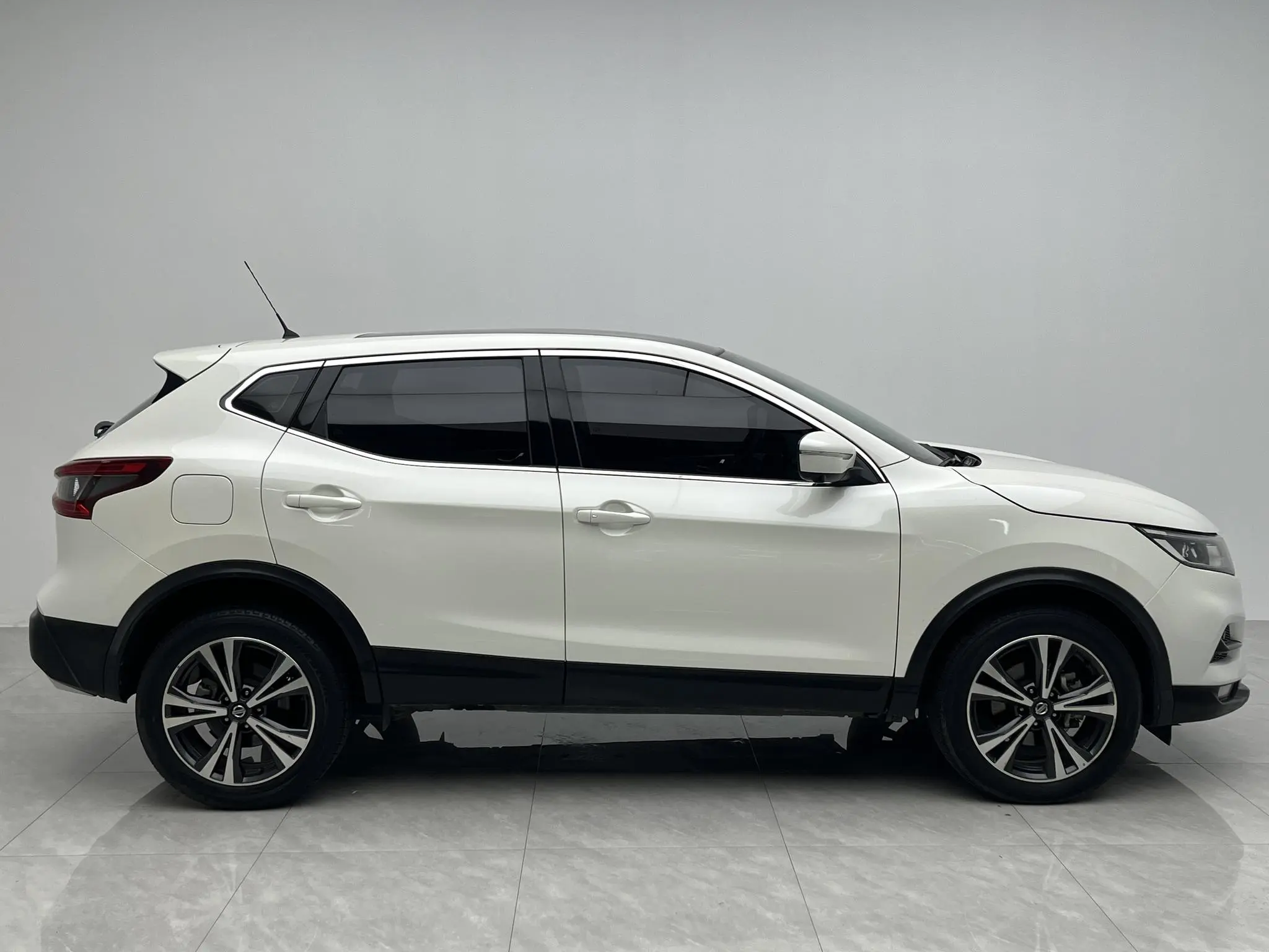 Nissan Qashqai 2.0L CVT Deluxe Edition