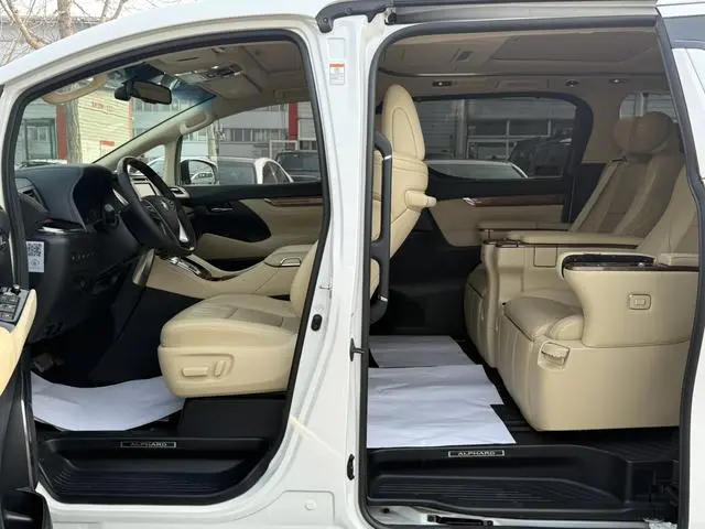 TOYOTA Elfa 3.5L Premium Edition