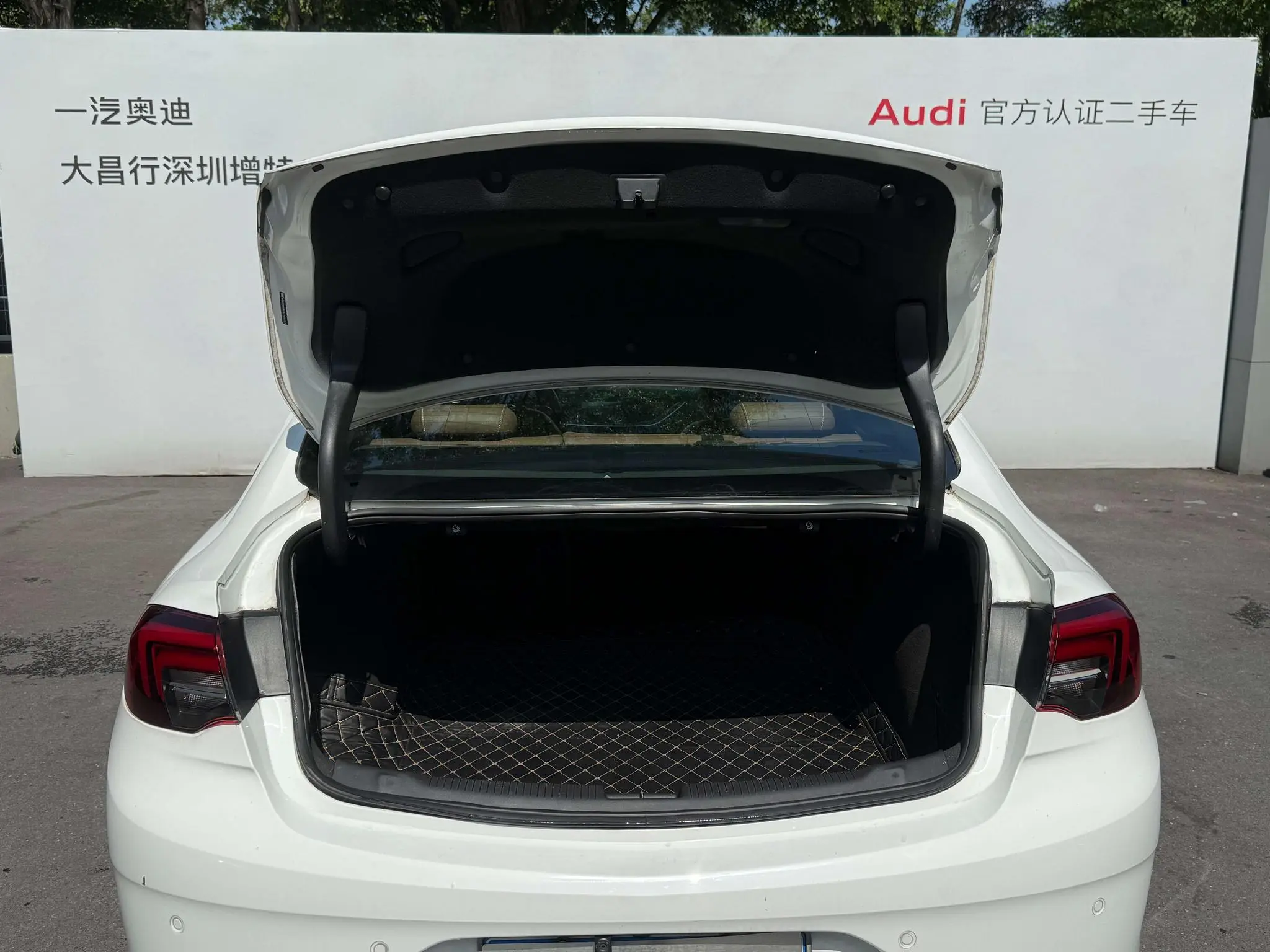 Buick Regal 20T Elite Country VI