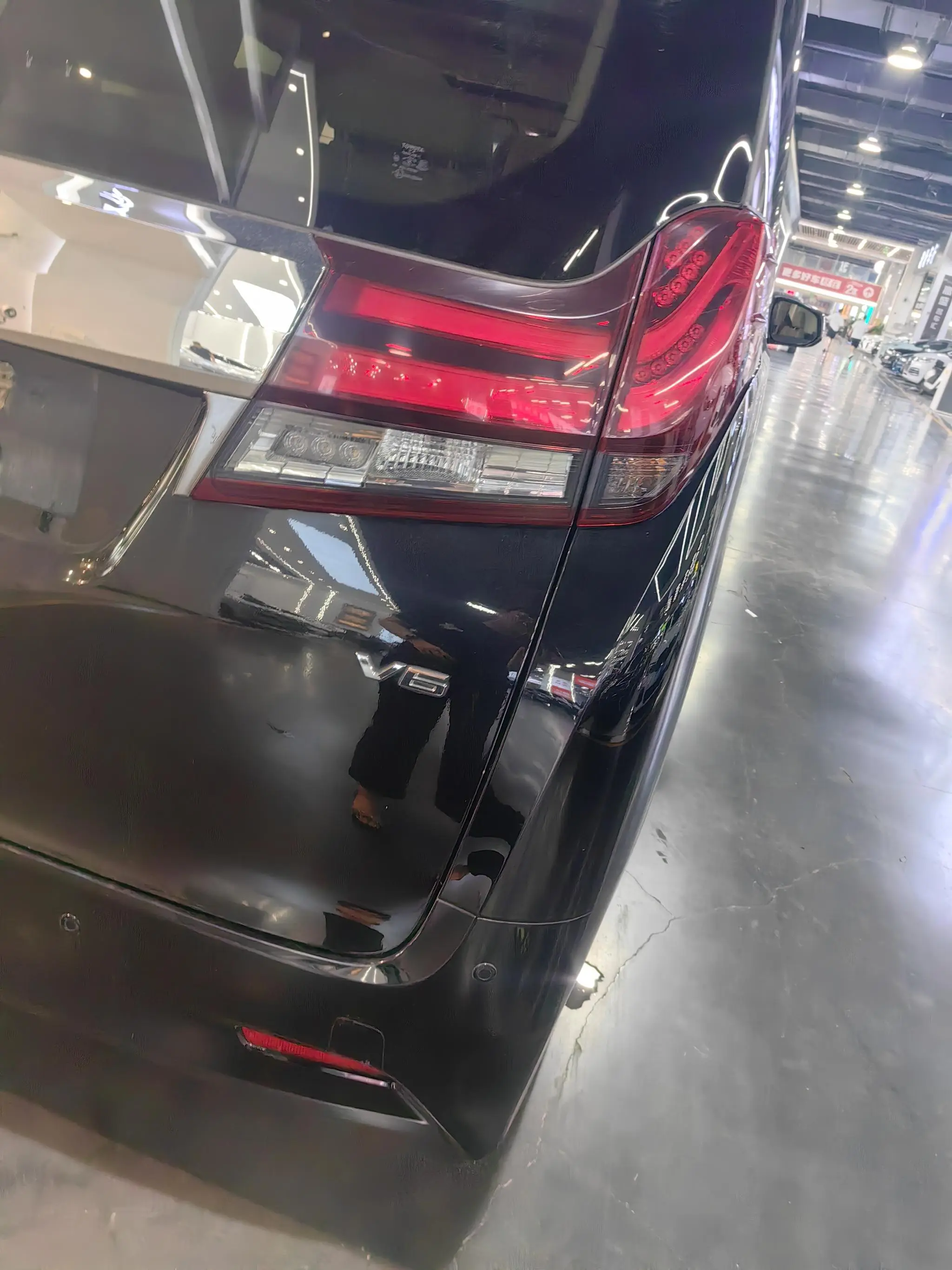 TOYOTA Elfa 3.5L Deluxe Edition