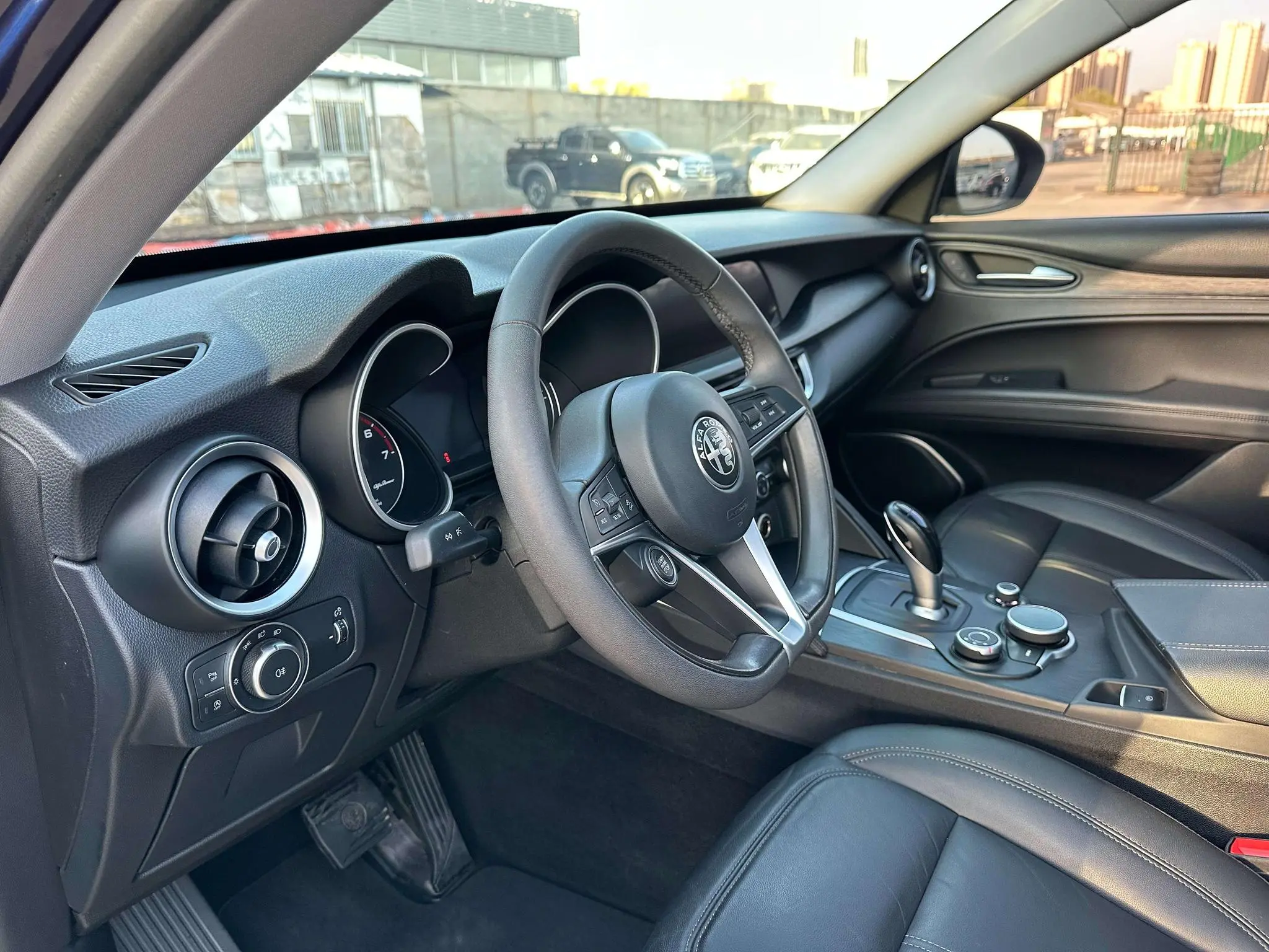 Alfa Romeo Stelvio 2.0T 200HP Deluxe Edition