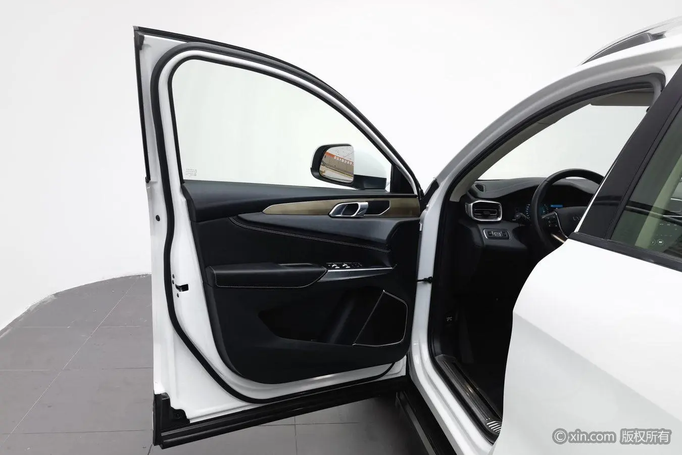 LYNK & CO Lynk 01 2.0T two-wheel drive version