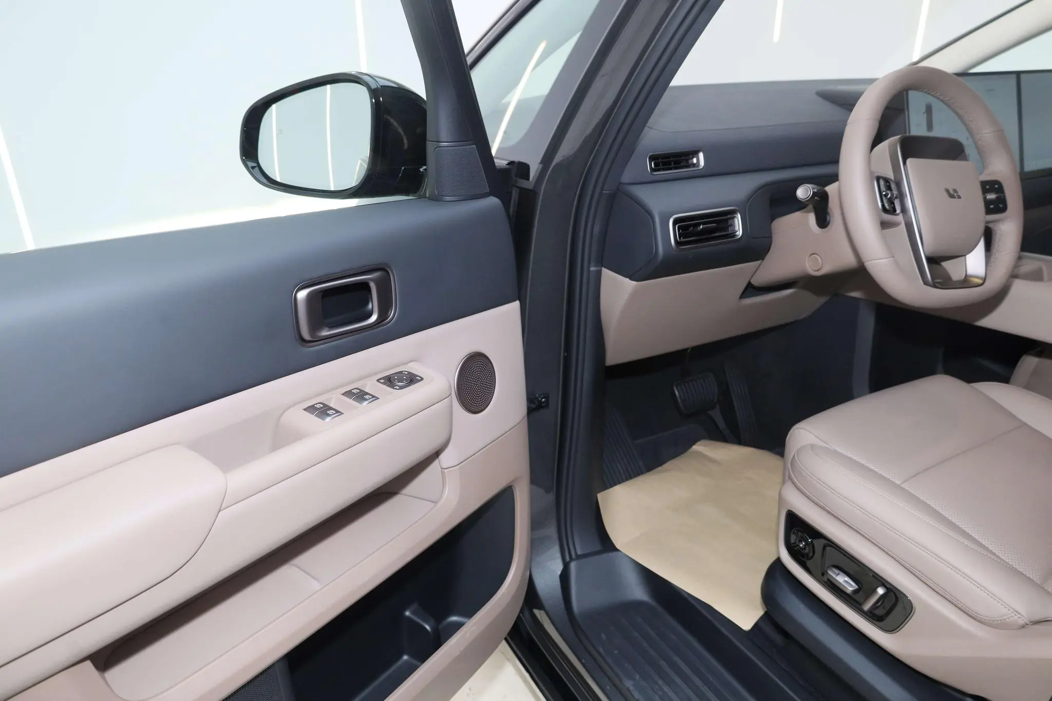 Li Auto Ideal MEGA Ultra Smart new version