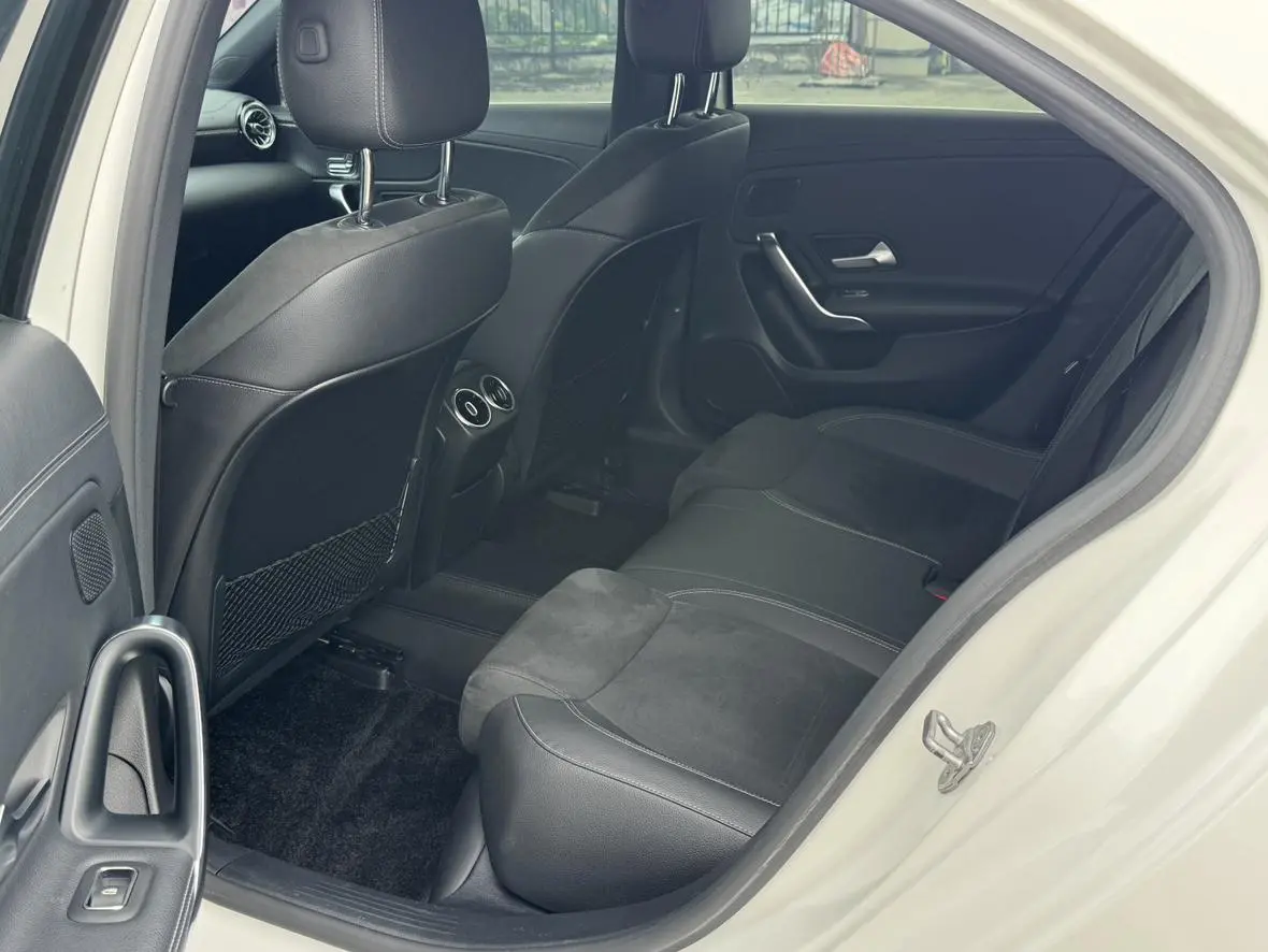 Mercedes-Benz Mercedes-Benz A-class Facelift A 200 L sports sedan