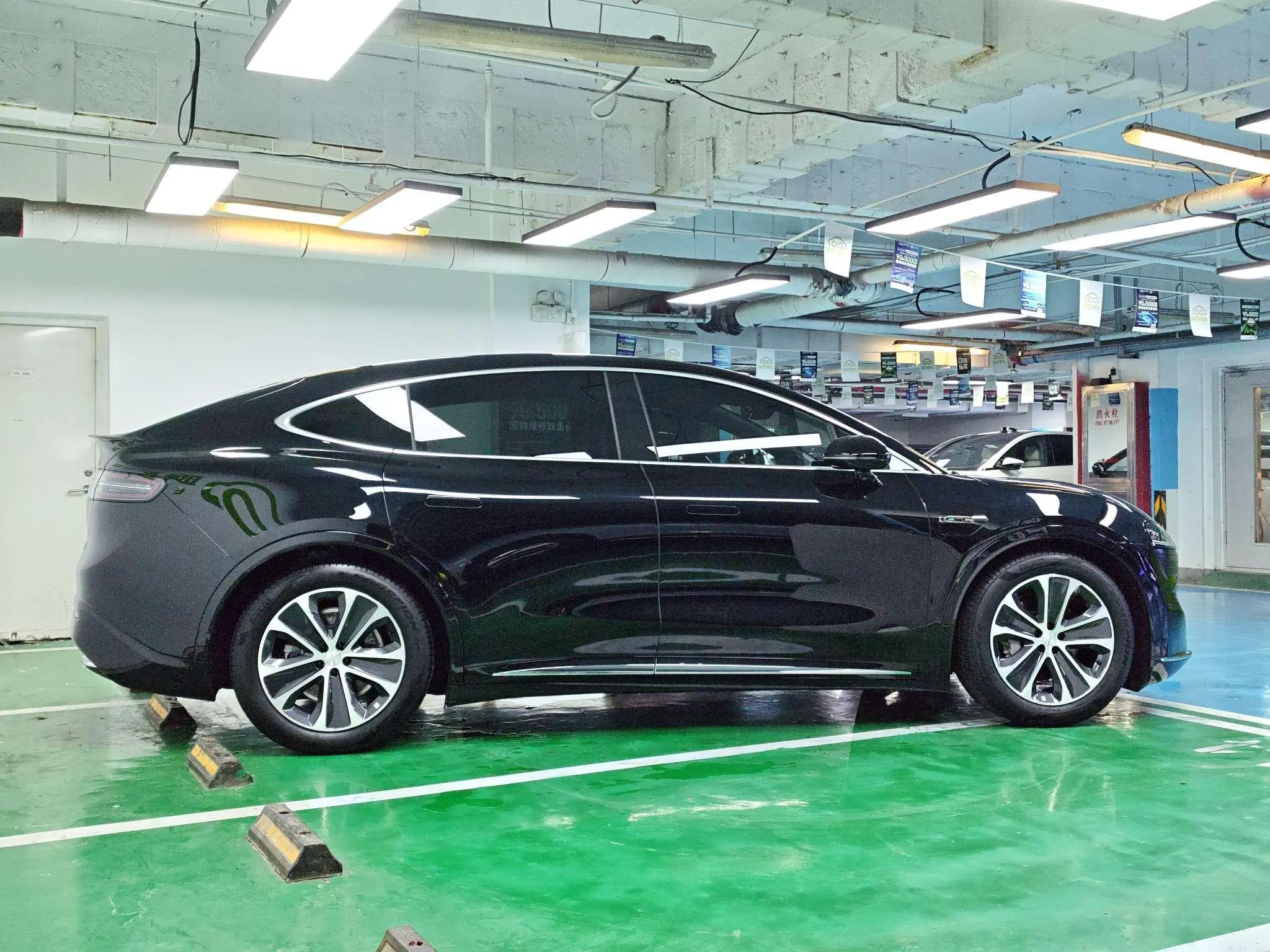 LUXEED Wisdom World R7 Pure electric 100kWh Max rear drive version