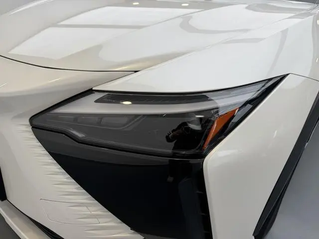 Lexus Lexus RZ 450e DIRECT4 vertical version