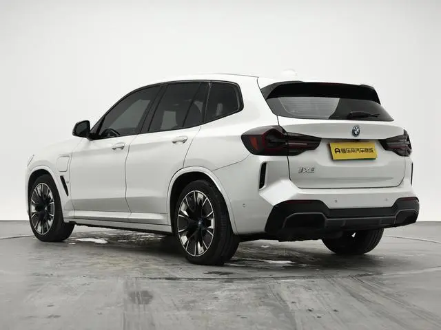BMW BMW iX3 Creative collar type