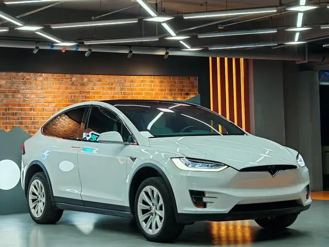 Tesla Model X 75D