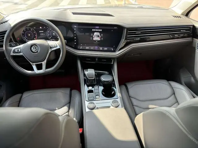 Volkswagen Touareg 3.0 TSI Sharp Front Version Country VI