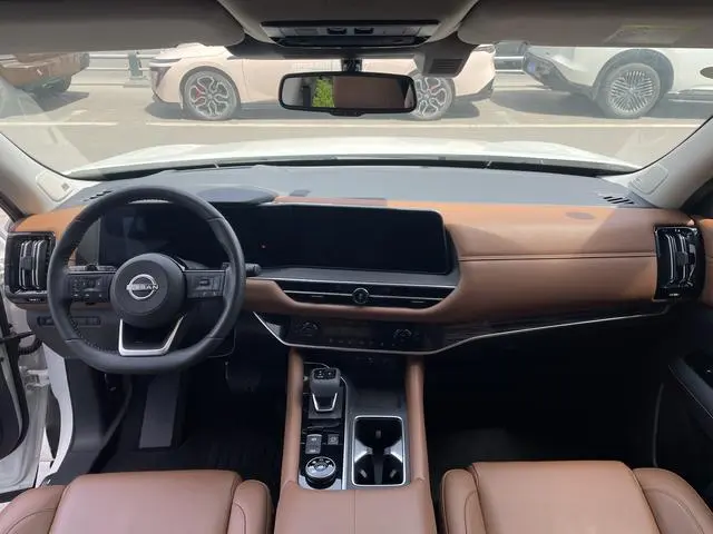 Nissan Exploring the land 380VC-TURBO four-wheel drive Zhizun Edition six-seater