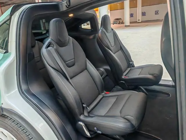 Tesla Model X 90D