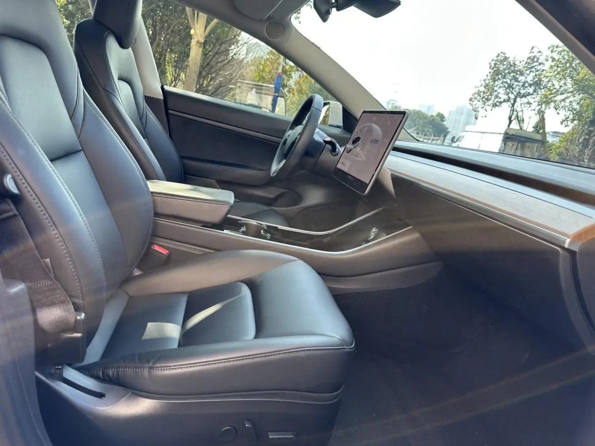 Tesla Model 3 Upgraded version of standard battery life rear drive