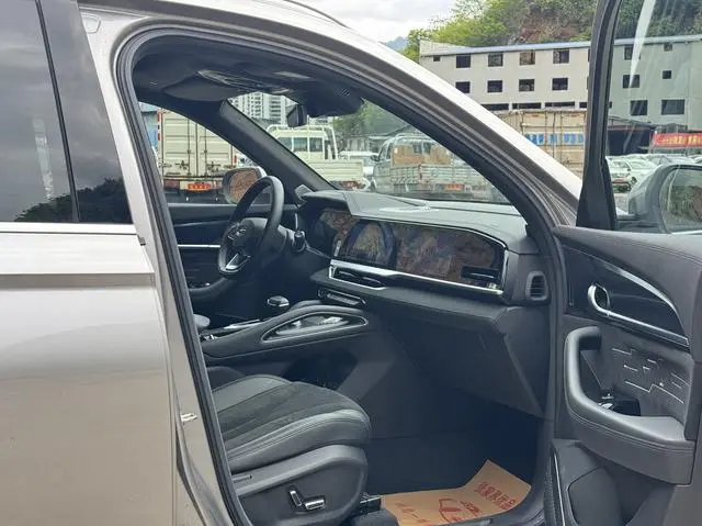Geely Xingyue L 2.0TD high-power automatic two-wheel drive cloud version