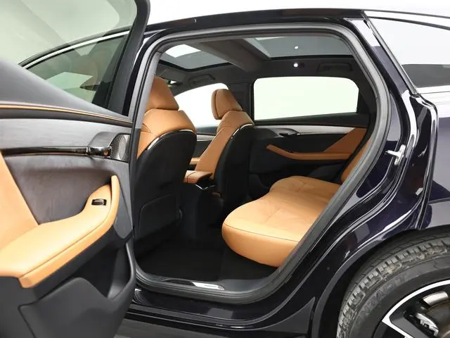 VOYAH Lantu chasing light PHEV Ultra-long battery life, four-wheel drive ultimate edition