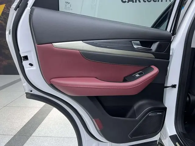 Chery Jetour Jietu X70 1.5T DCT Beyond PRO 5 seats
