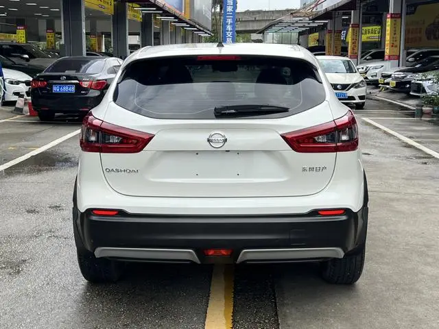 Nissan Qashqai 2.0 L XV Smart Edition