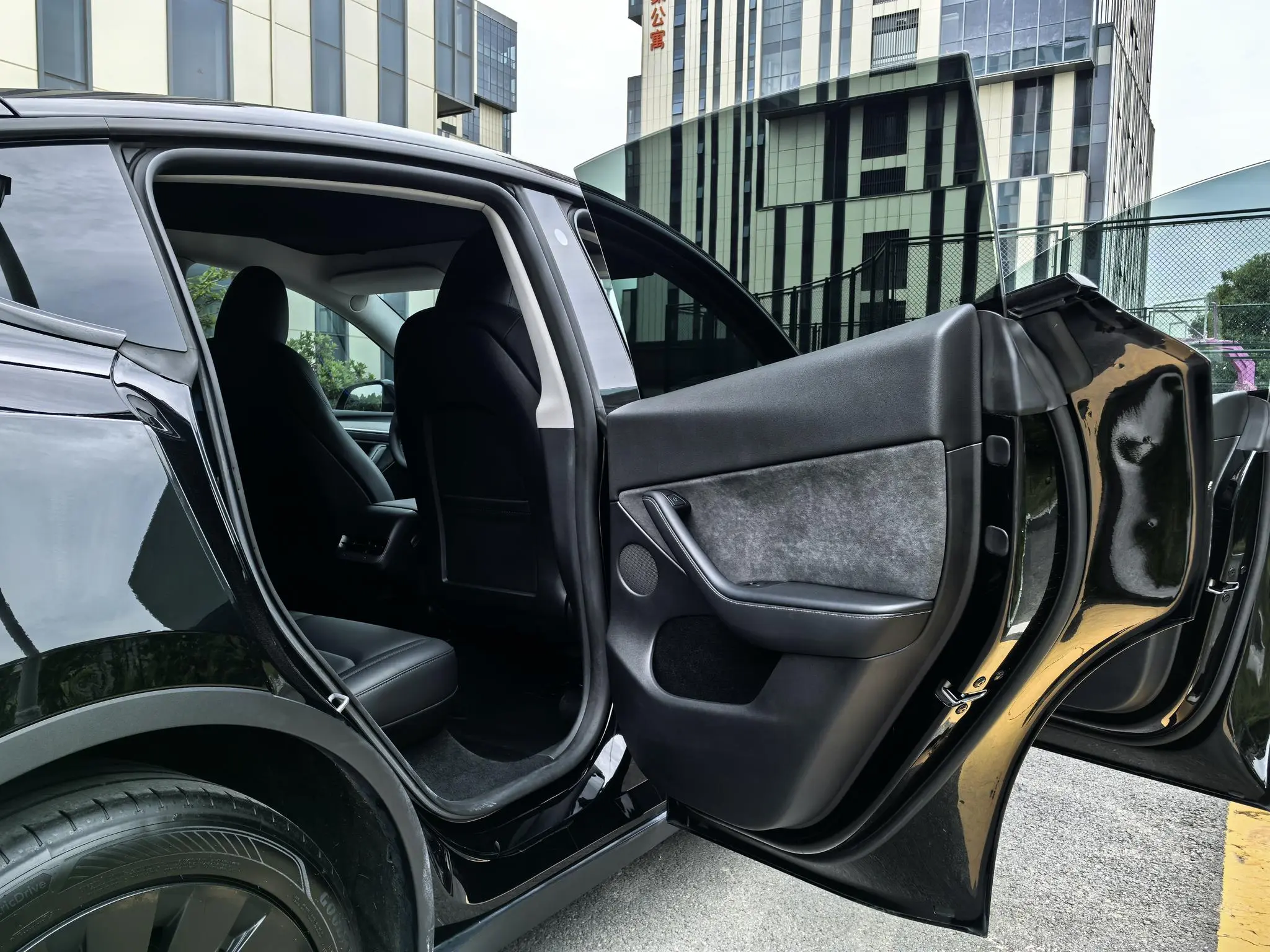 Tesla Model Y Facelifted rear-wheel drive version