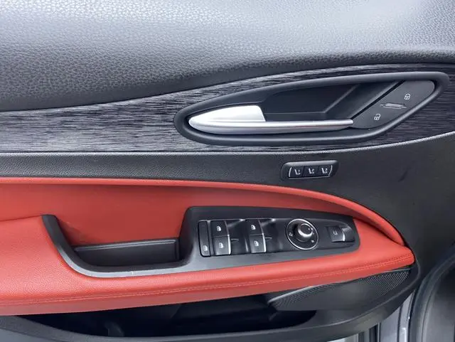 Alfa Romeo Stelvio 2.0T 280HP Deluxe Edition