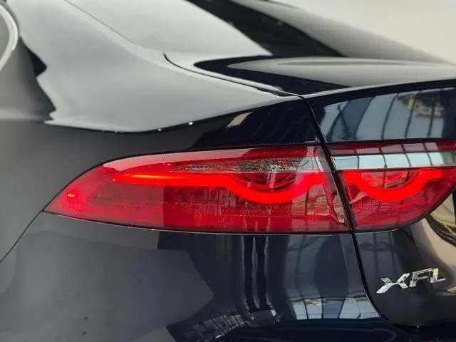 Jaguar Jaguar XFL 2.0T P200 two-wheel drive Fenghua version
