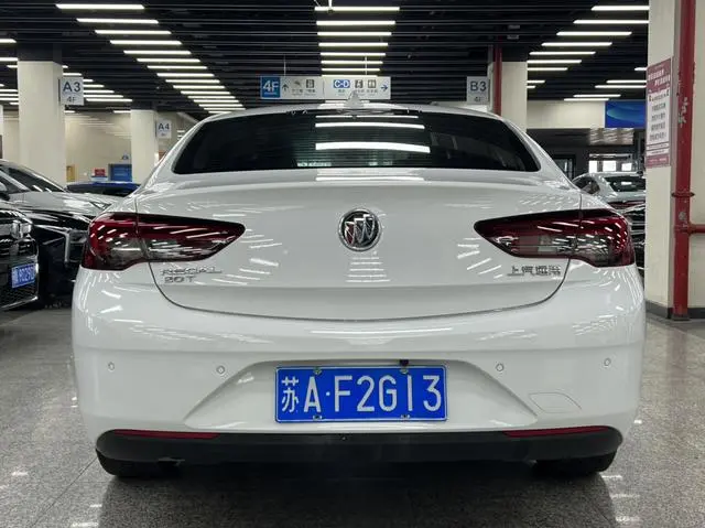 Buick Regal 20T Elite Country VI