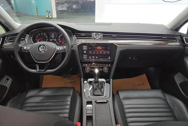 Volkswagen Magotan 330TSI DSG Luxury Country VI