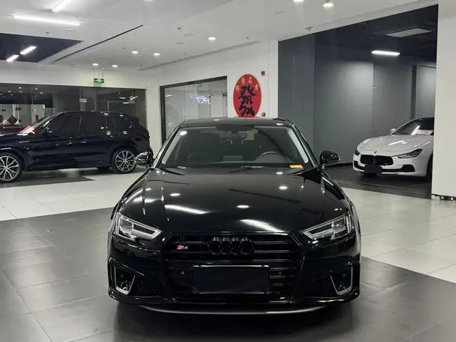 Audi Audi A4L 45 TFSI quattro personality sports version Country V