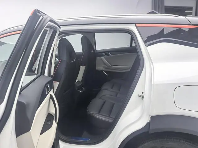 LYNK & CO Lynk 06 1.5T Yao Halo