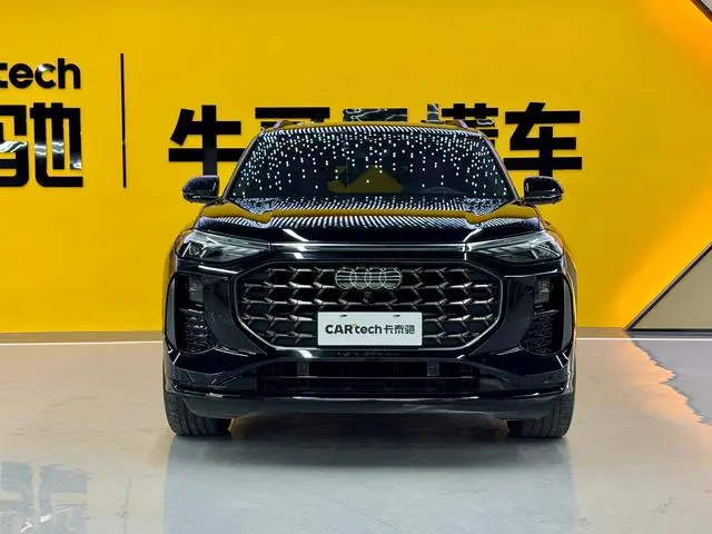 Audi Audi Q6 45TFSI quattro Black Samurai Edition Flying Riding Set 6 Seats