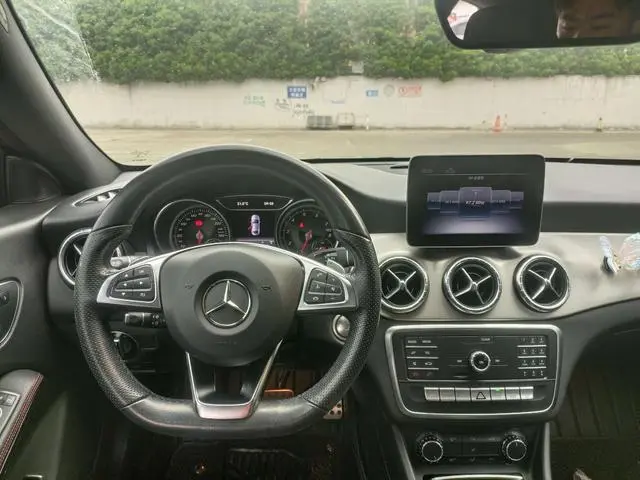 Mercedes-Benz Mercedes-Benz CLA CLA 220 4MATIC