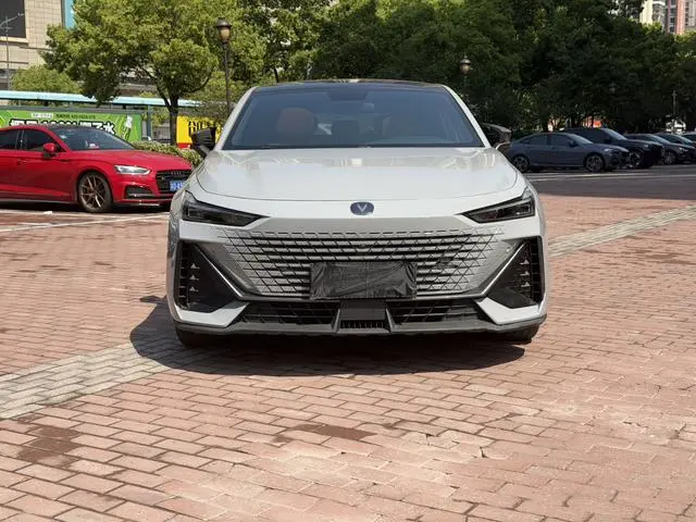 Changan Changan UNI-V 1.5T premium type