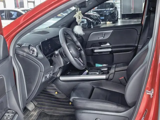 Mercedes-Benz Mercedes-Benz GLA GLA 220
